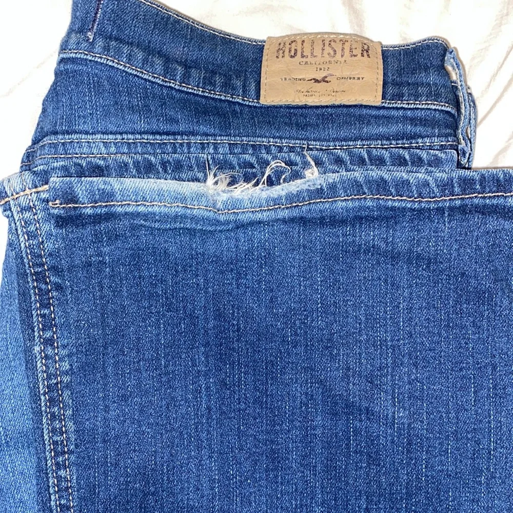 HOLLISTER - Picture 7 of 11
